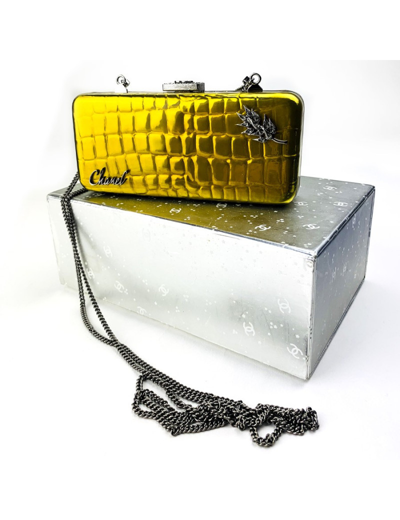 Minaudière CHANEL effet crocodile jaune