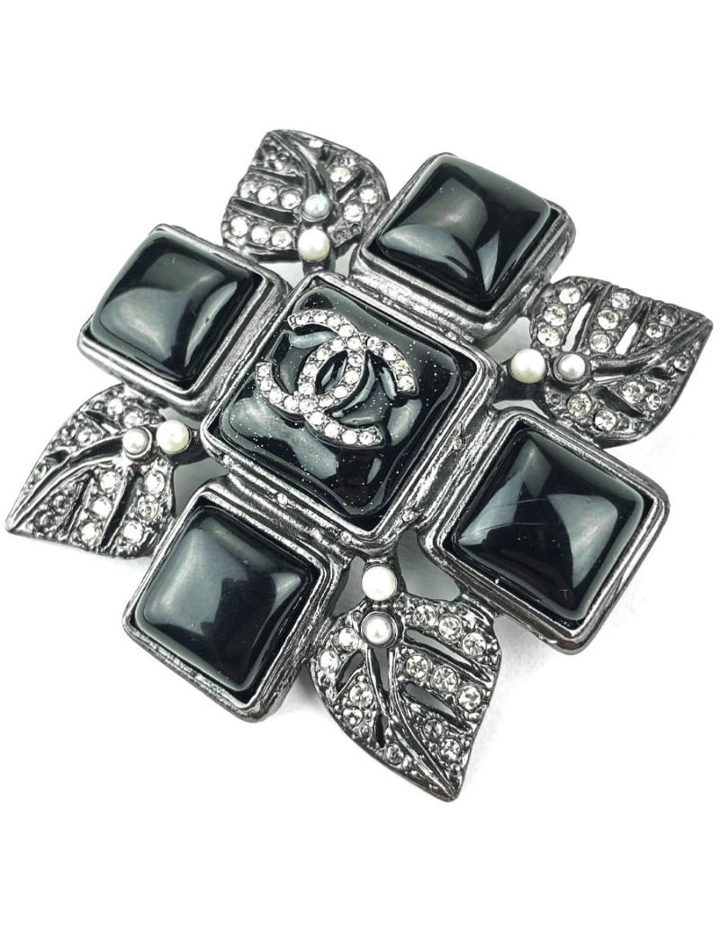 Broche CHANEL feuilles strass et perles