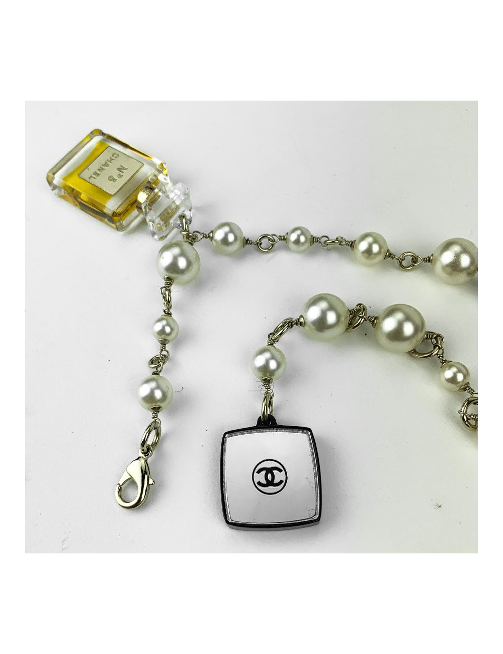 Sautoir CHANEL charms