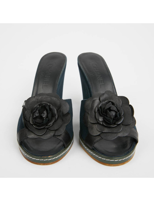 Sandales CHANEL T40 toile bleu et camelia noir 