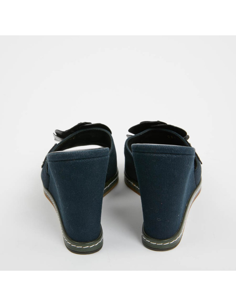 Sandales CHANEL T40 toile bleu et camelia noir 