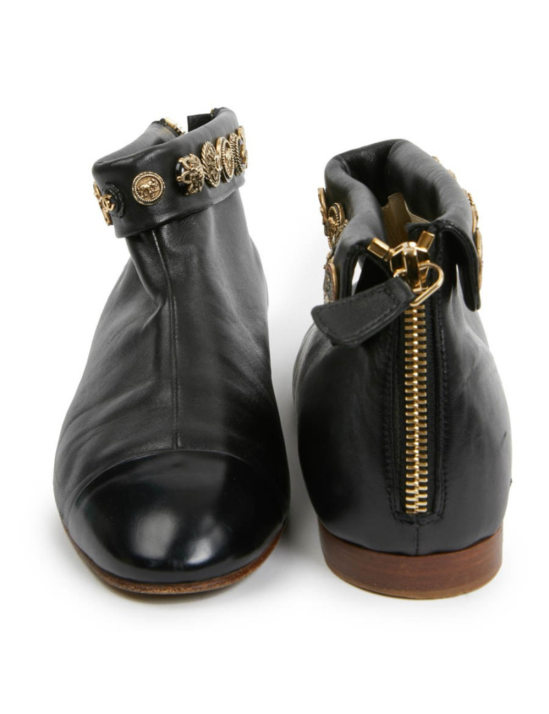 Boots CHANEL T 38,5 cuir et boutons CHANEL
