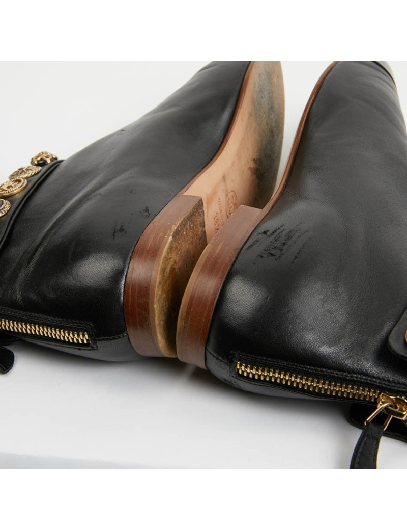 Boots CHANEL T 38,5 cuir et boutons CHANEL