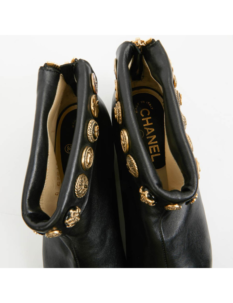 Boots CHANEL T 38,5 cuir et boutons CHANEL
