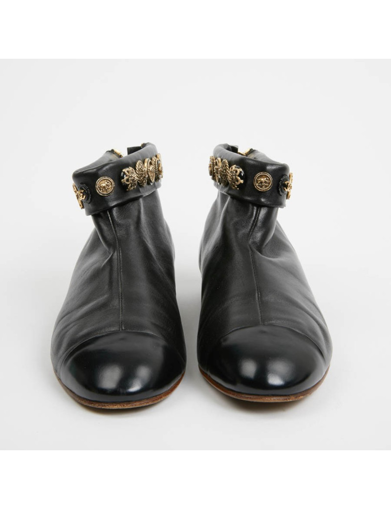 Boots CHANEL T 38,5 cuir et boutons CHANEL