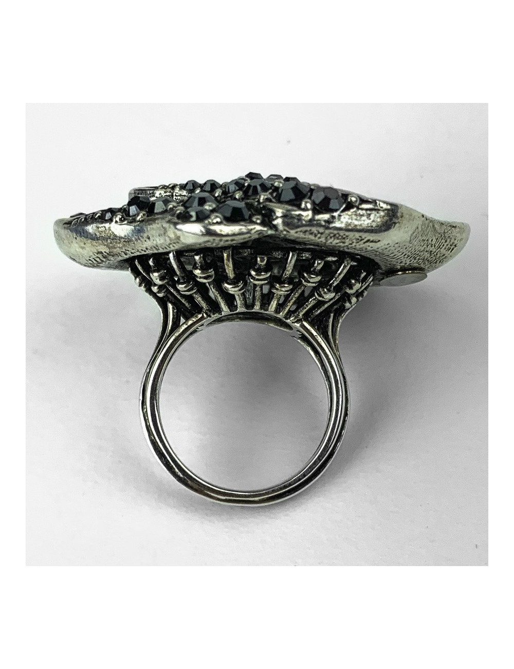 Bague LANVIN fleur avec cristaux noirs