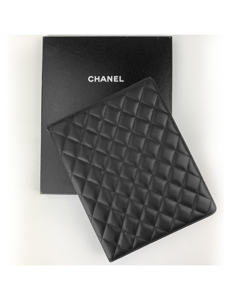 Protège IPAD CHANEL en cuir d'agneau noir