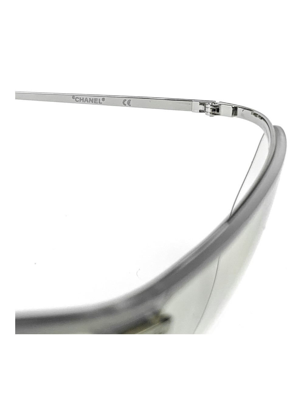 Solaires CHANEL rectangulaires et transparentes