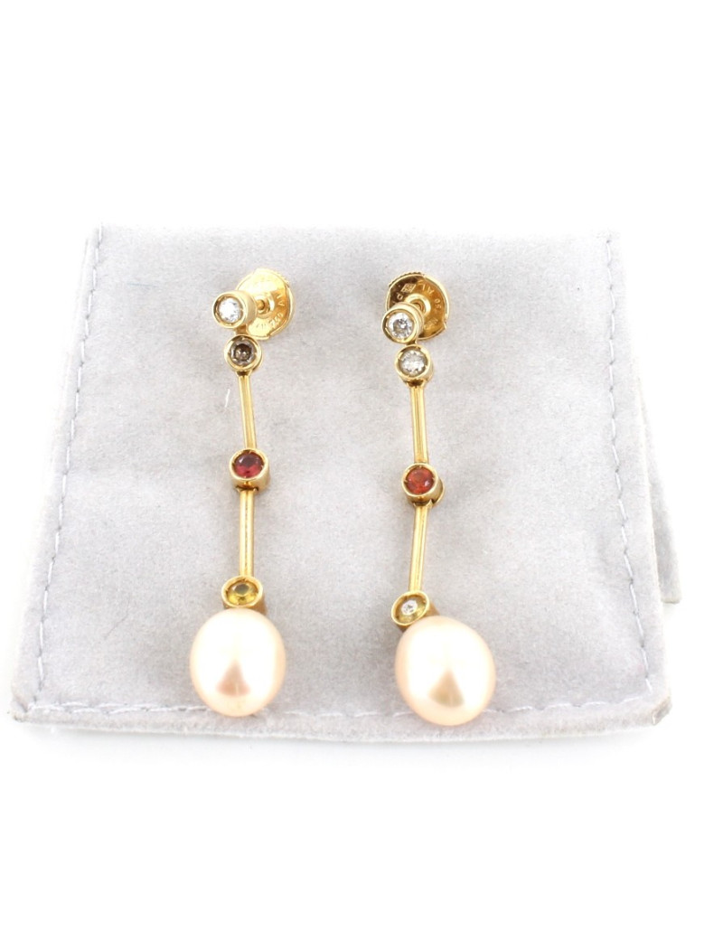 Boucles d'oreilles CHANEL joallerie en or jaune et perles de nacre blanche