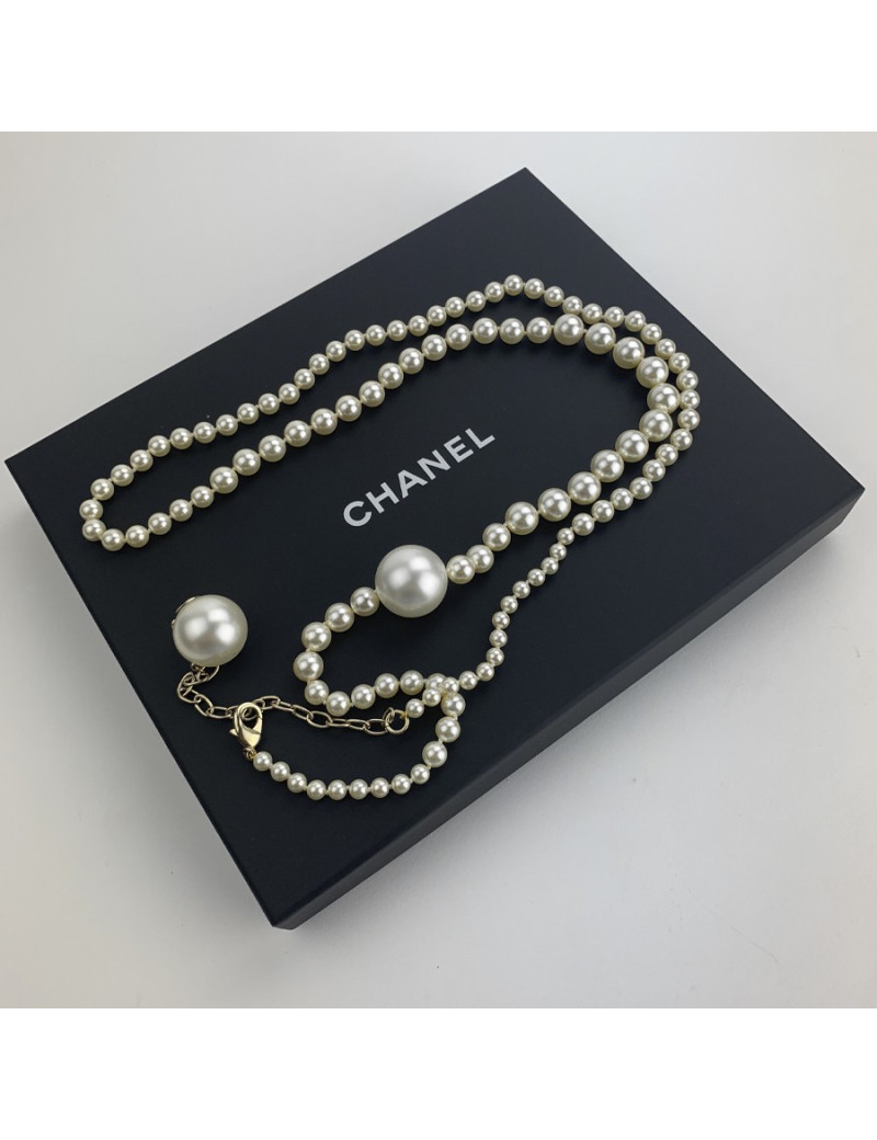 Sautoir CHANEL perles nacrées