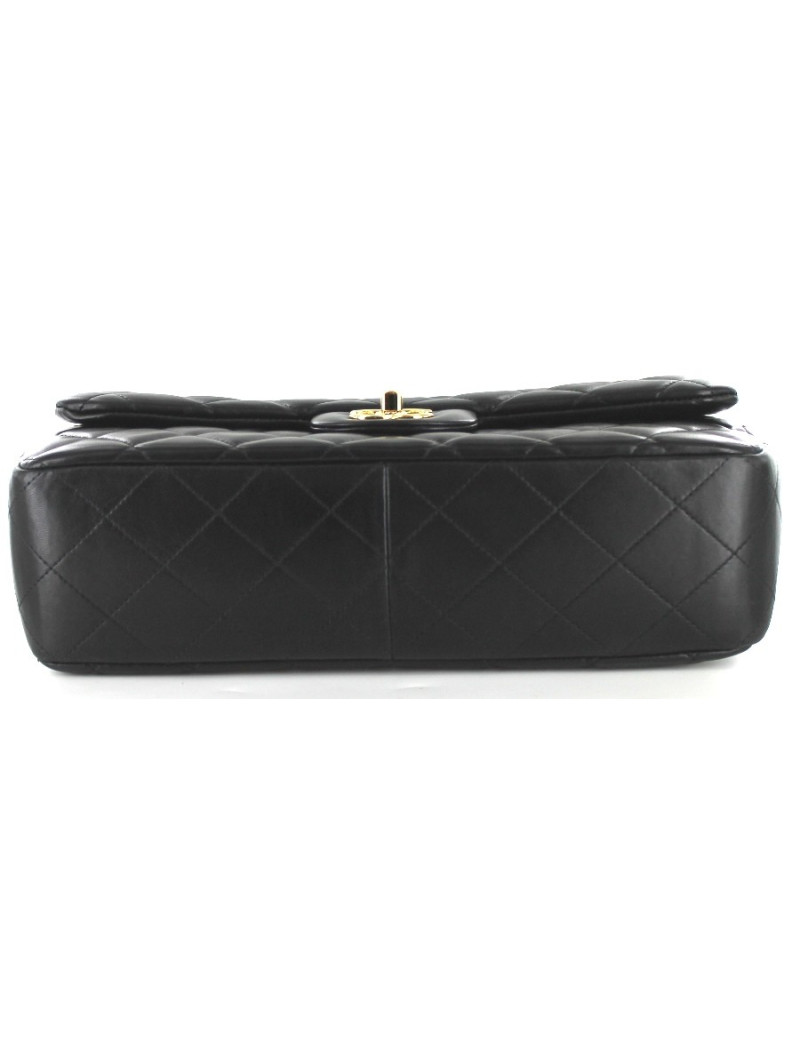 Sac CHANEL jumbo en cuir d'agneau noir et chaîne dorée