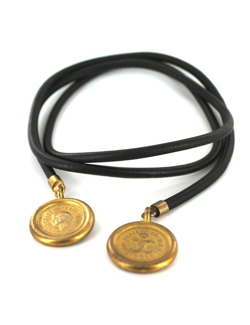 Ceinture sautoir CHANEL en cuir marron et pendentifs pièces dorés