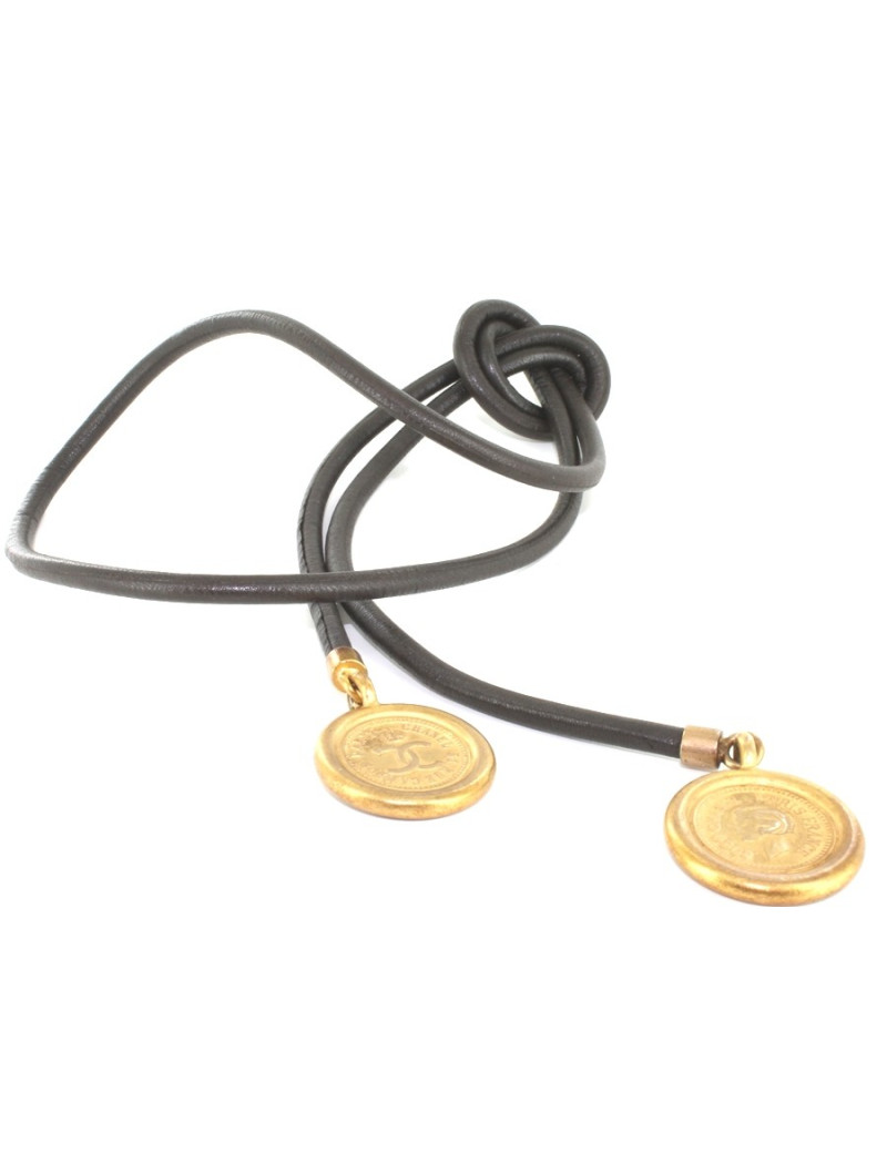 Ceinture sautoir CHANEL en cuir marron et pendentifs pièces dorés