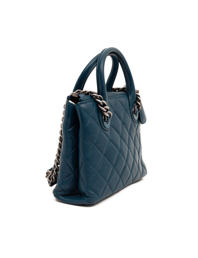 CHANEL bleu sac en cuir grainé