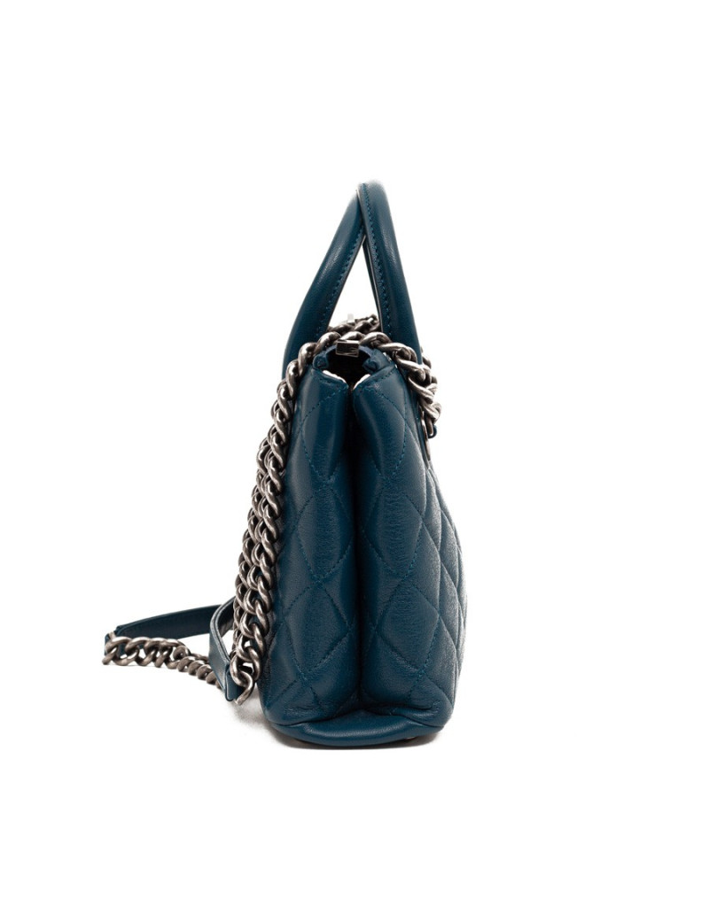 CHANEL bleu sac en cuir grainé