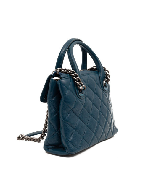 CHANEL bleu sac en cuir grainé