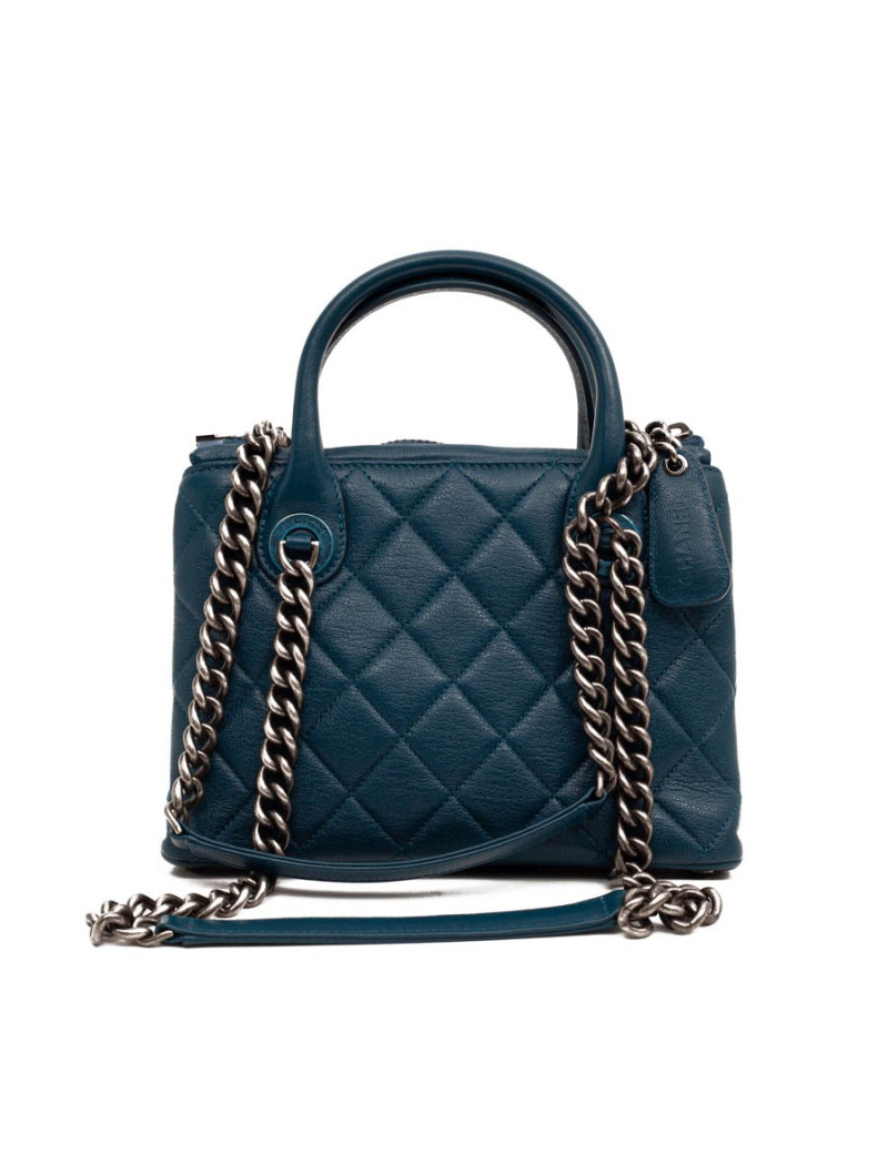 CHANEL bleu sac en cuir grainé