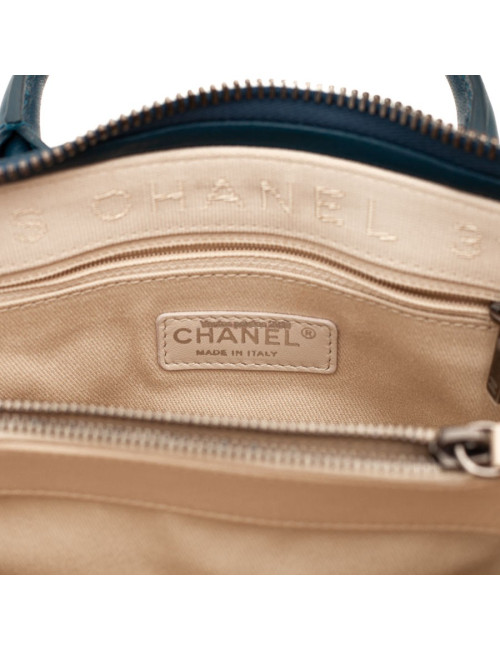 CHANEL bleu sac en cuir grainé