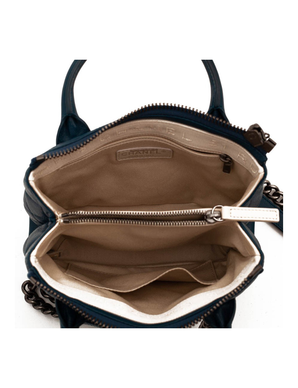 CHANEL bleu sac en cuir grainé