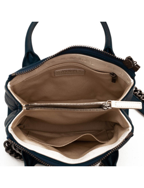 CHANEL bleu sac en cuir grainé