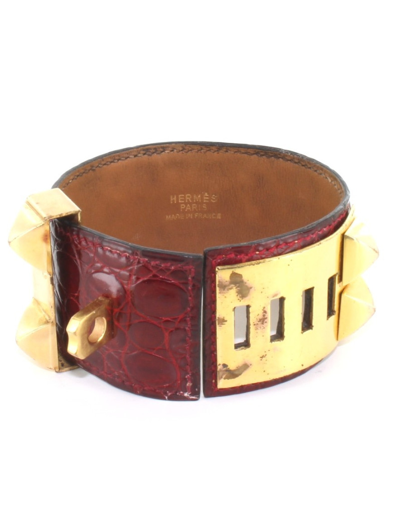Manchette HERMES collier de chien vintage en crocodile rouge foncé et or