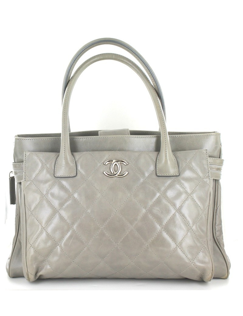Sac CHANEL en cuir d'agneau lisse gris 