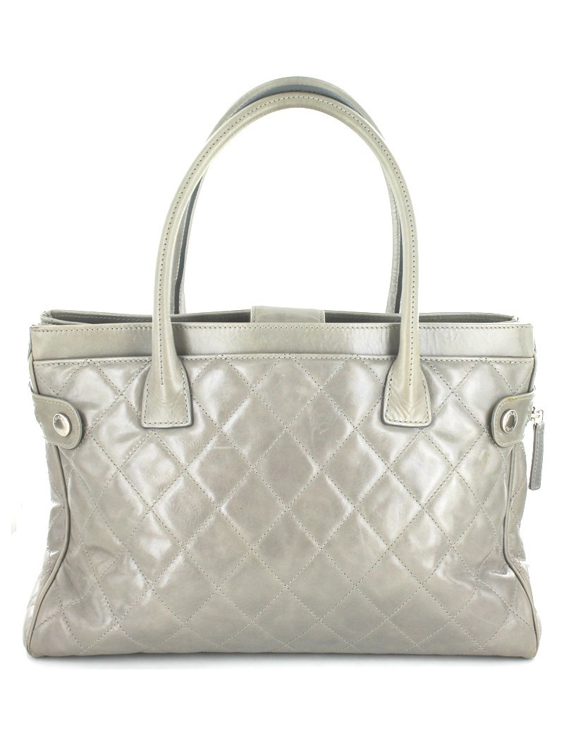 Sac CHANEL en cuir d'agneau lisse gris 