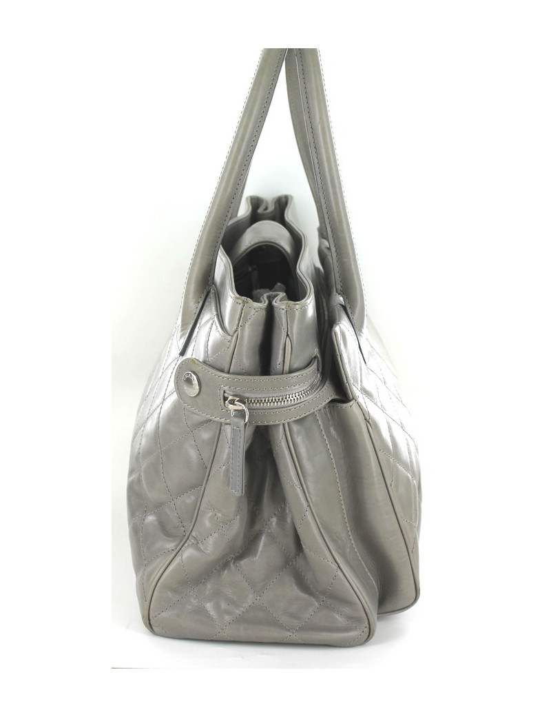 Sac CHANEL en cuir d'agneau lisse gris 