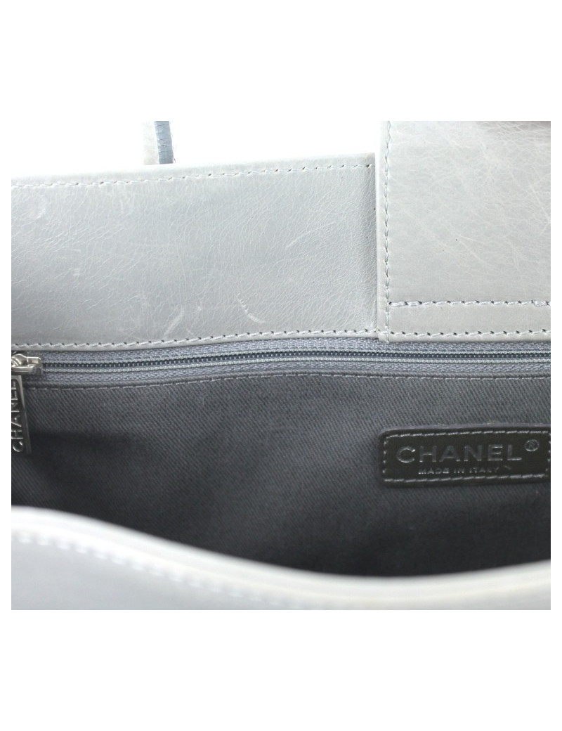 Sac CHANEL en cuir d'agneau lisse gris 
