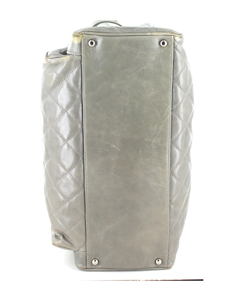 Sac CHANEL en cuir d'agneau lisse gris 
