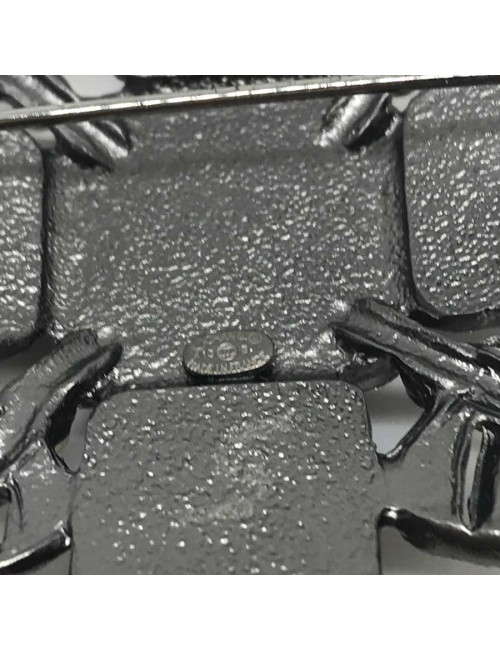 Broche croix CHANEL résine noire