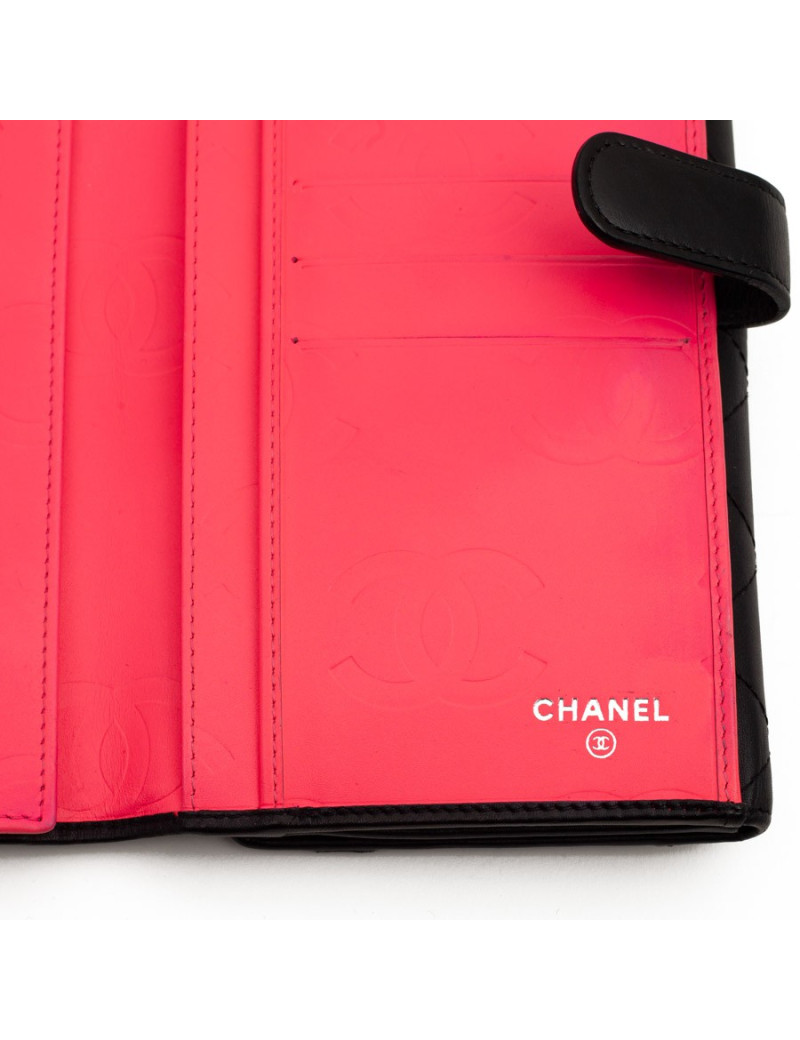 Portefeuille CHANEL En cuir matelassé noir 