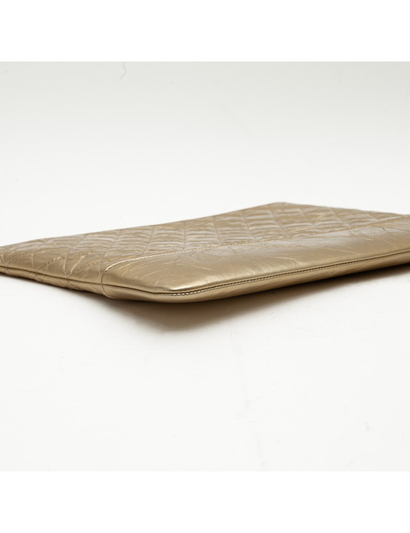 Pochette CHANEL cuir doré froissé