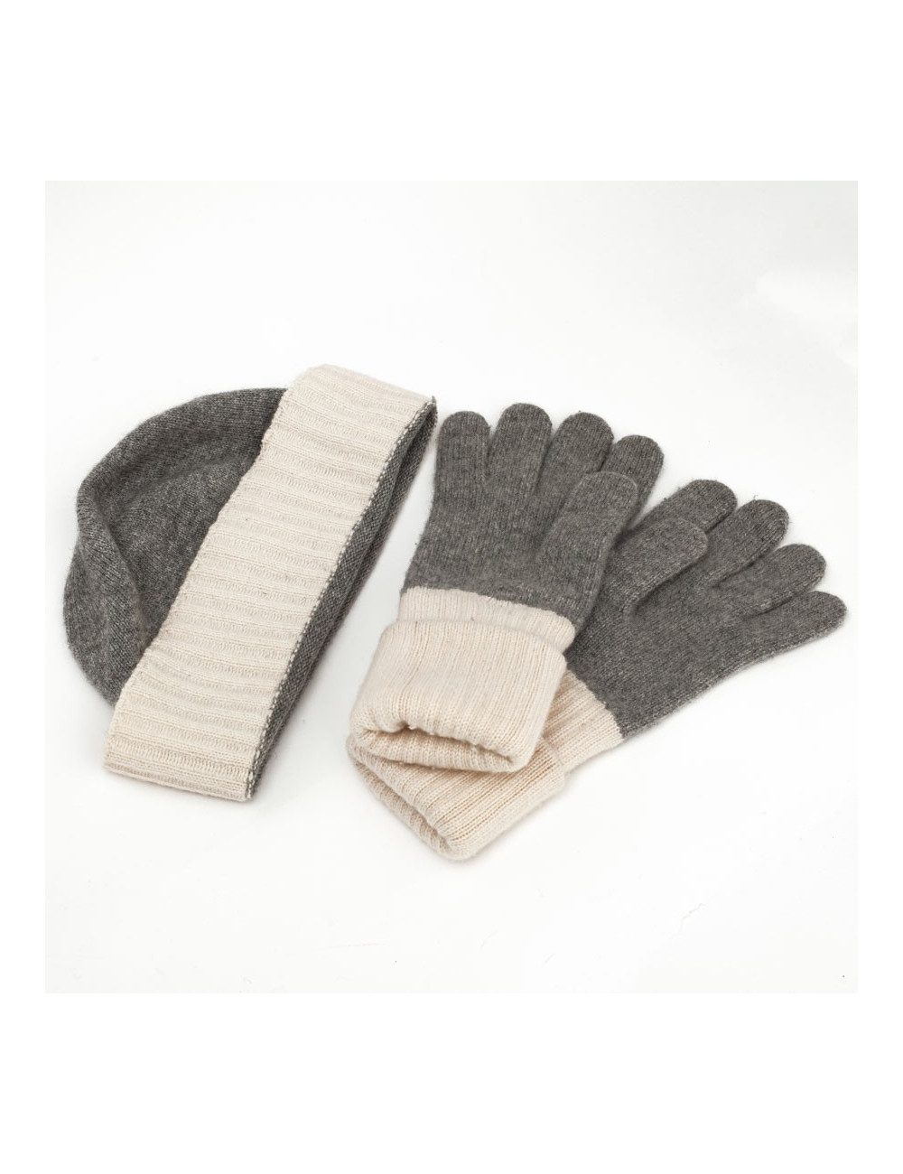 CHANEL white and grey cashmere gloves and beanie set