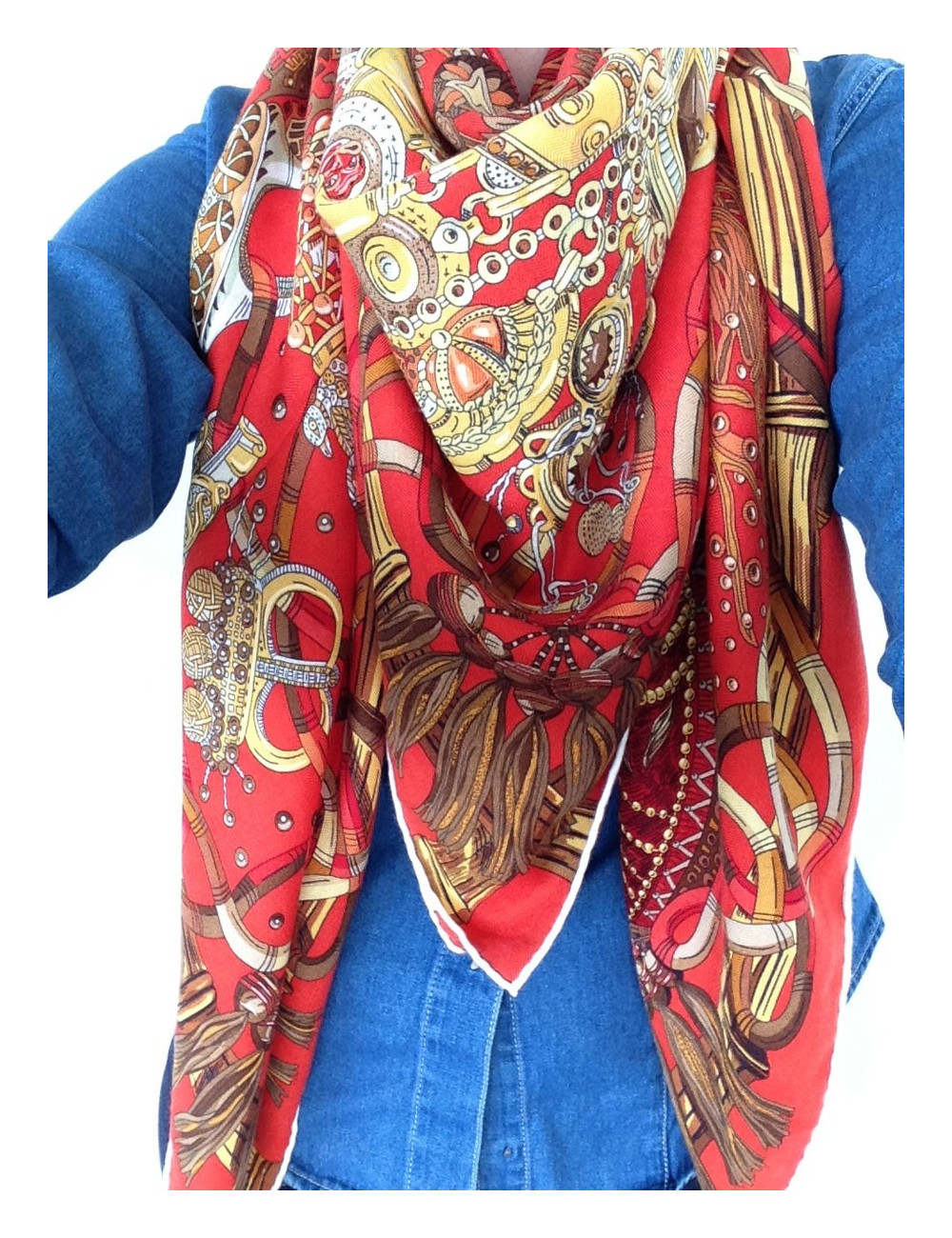 Étole "Au fil du carré" HERMÈS en cachemire et soie tonalités de rouge flamboyant