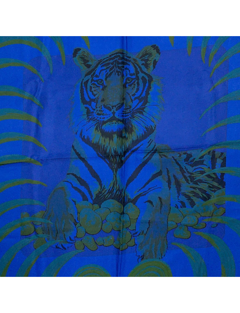 A NETTOYER Carré Hermès bleu nuit avec tigre
