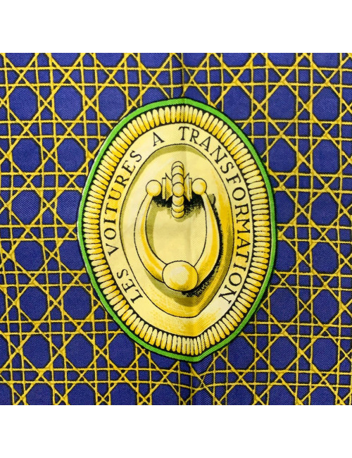 Carré HERMES "Voitures à transformation" soie 100 %