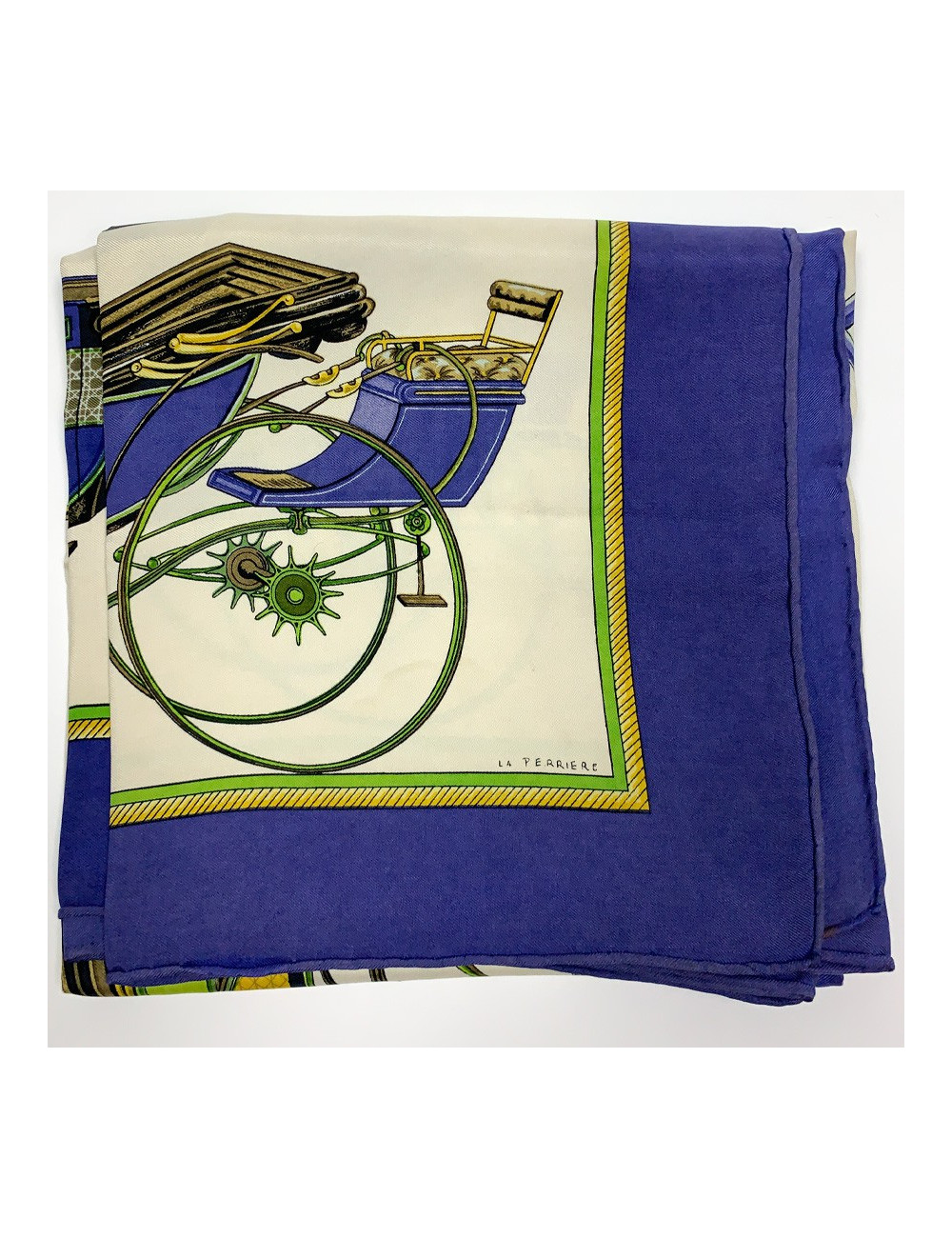 Carré HERMES "Voitures à transformation" soie 100 %