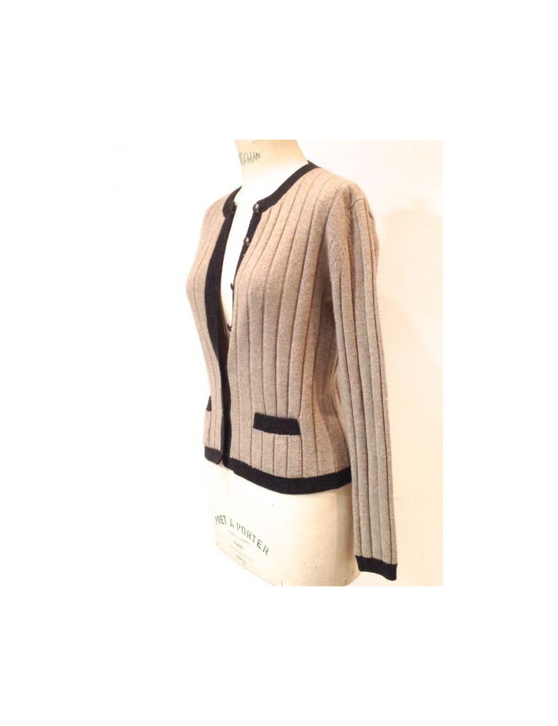 Gilet CHANEL en maille côtelée marron 