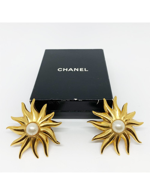 Clips d'oreille CHANEL soleil et perles nacrées vintage