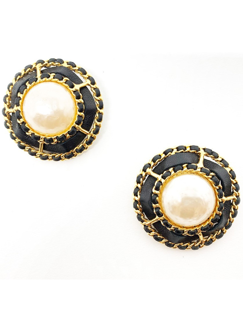 CHANEL Vintage Round Clip-on Earrings