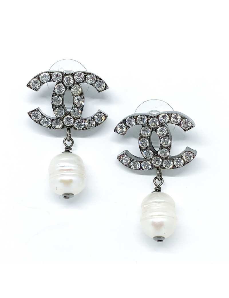 Boucles d'oreille CHANEL perles d'eau douce pendantes