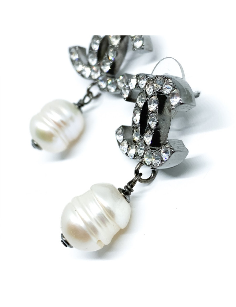 Boucles d'oreille CHANEL perles d'eau douce pendantes