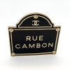 Broche CHANEL "Rue Cambon"