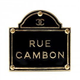 Broche "Rue Cambon" CHANEL CC