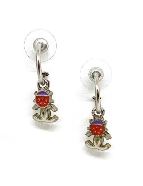 Boucles d'oreille clous CHANEL Coccinelle rouge et CC blanc