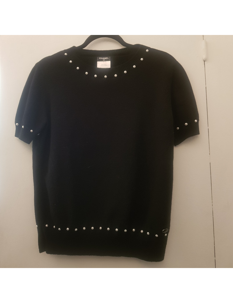Top T34 CHANEL noir à perles