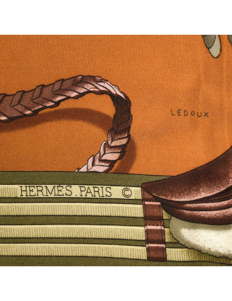 Carré HERMES "Jumping" en soie kaki et marron