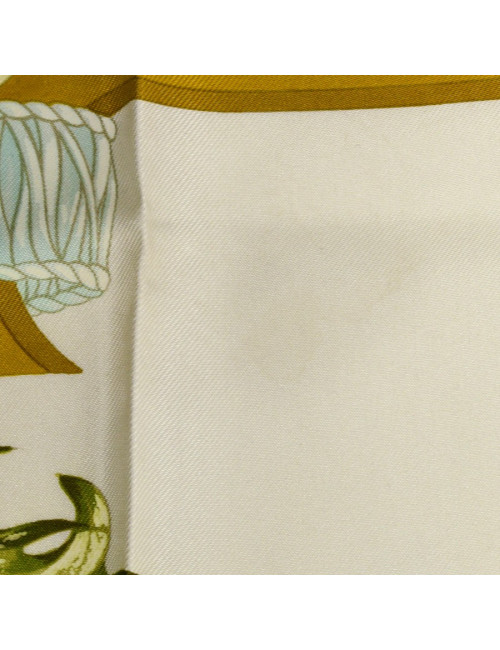 Carré Régina HERMES 100% soie