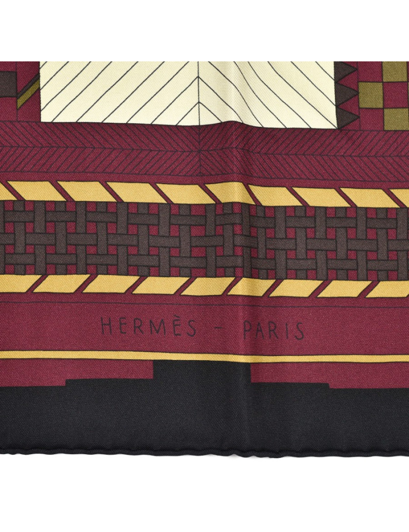 Carré HERMES "Promenade au Faubourg " 100 % soie